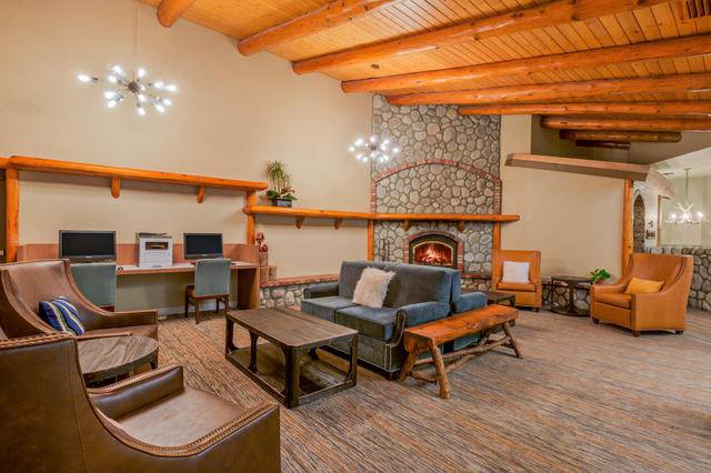 The new lobby. New furniture, carpet and business center.