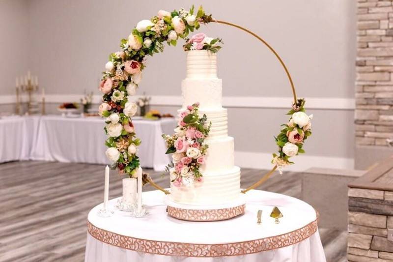 Cake table decor