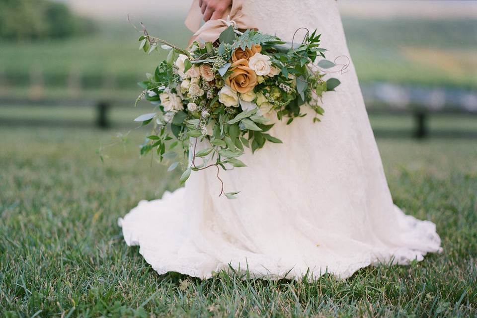 Wedding editorial photographed by Kacie Lych and styled by Elisa Bricker at a charming vineyard in Virginia is the epitome of laid-back sophistication. With a muted color palette and little splashes of gold, this wedding inspiration shoot is absolutely exquisite! From Kacie Lynch Photography