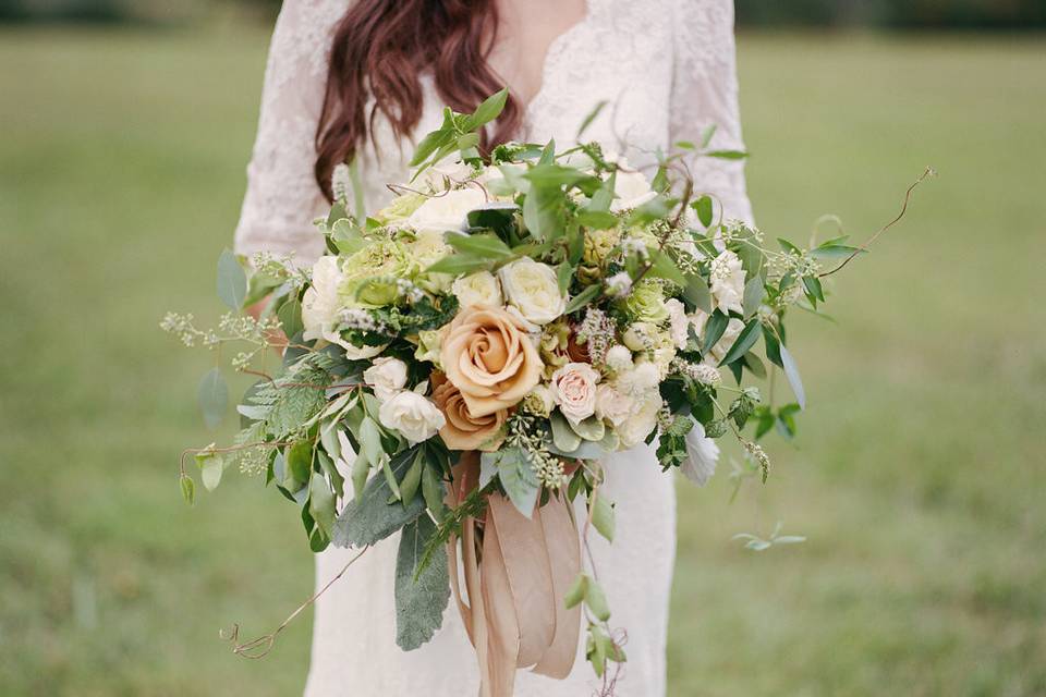 Wedding editorial photographed by Kacie Lych and styled by Elisa Bricker at a charming vineyard in Virginia is the epitome of laid-back sophistication. With a muted color palette and little splashes of gold, this wedding inspiration shoot is absolutely exquisite! From Kacie Lynch Photography