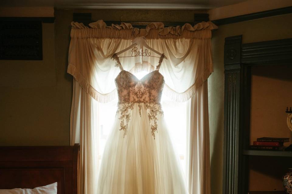 Dress details.