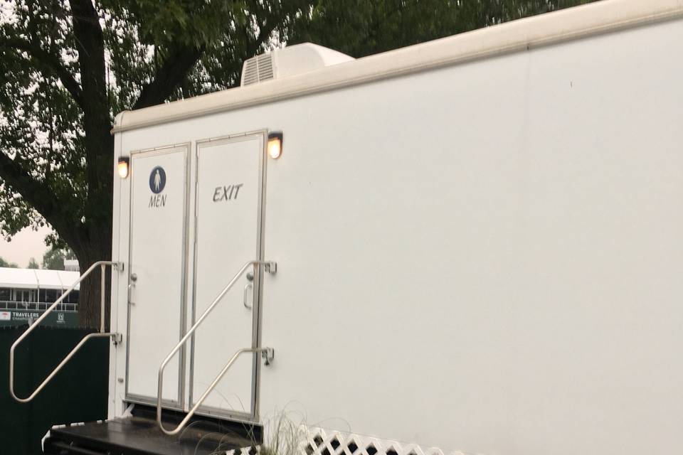 28ft Presidential Trailer 1