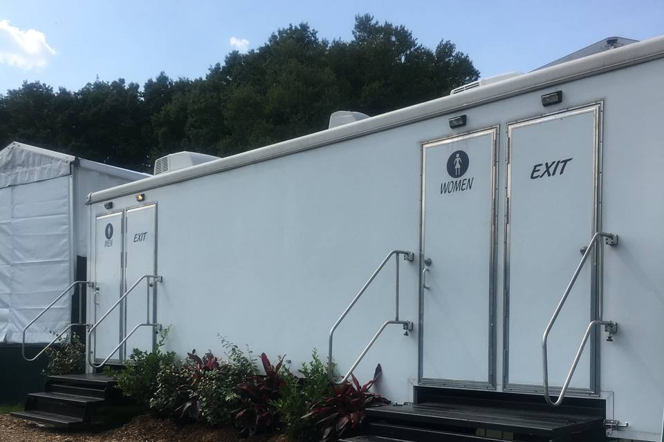 28 ft VIP Restroom Trailer