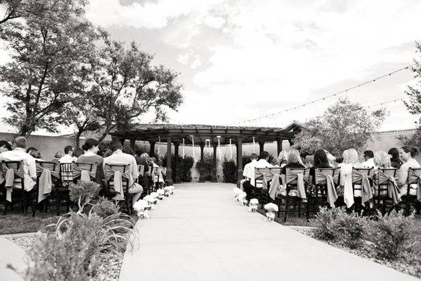 Styled and Designed by Taylor Made Weddings and Events
Photo by Mikki Platt Photography
Flowers by Bloomers