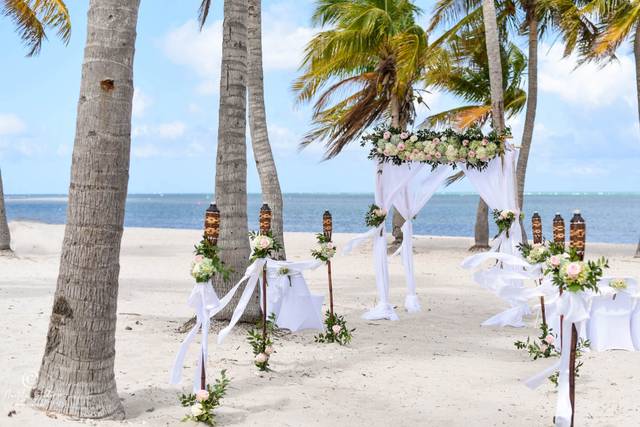 Exclusive Beach Elopement