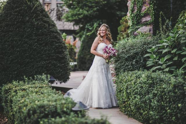 Bride at Van Dusen Mansion in Minneapolis, Minnesota