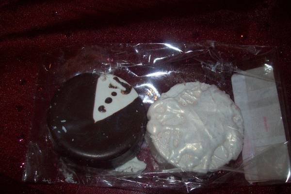 Bride & Groom Chocolate Covered Oreos