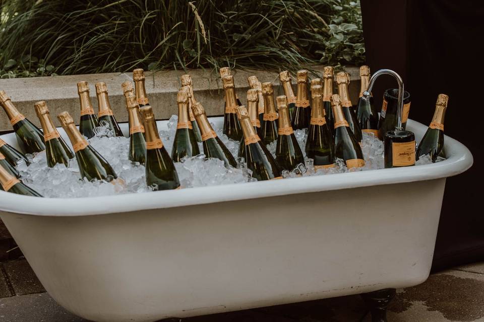 Champagne tub