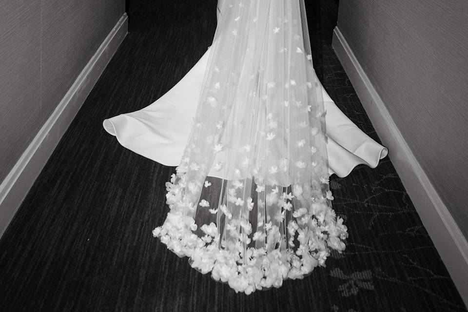 Bride hallway getting ready