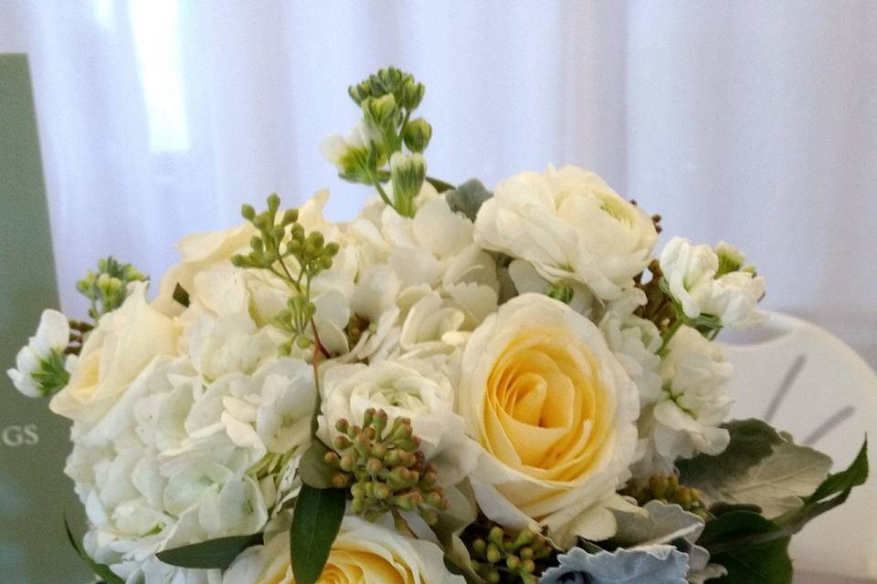 Cream and yellow roses