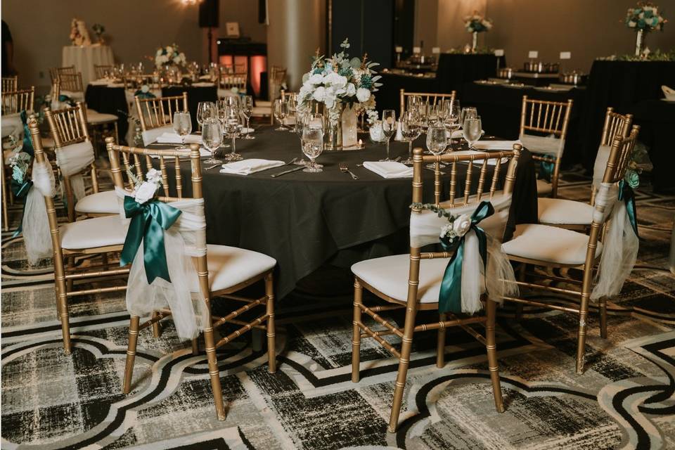 Table & Chairs