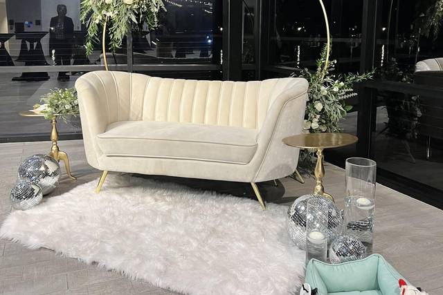 Intimate newlywed seating