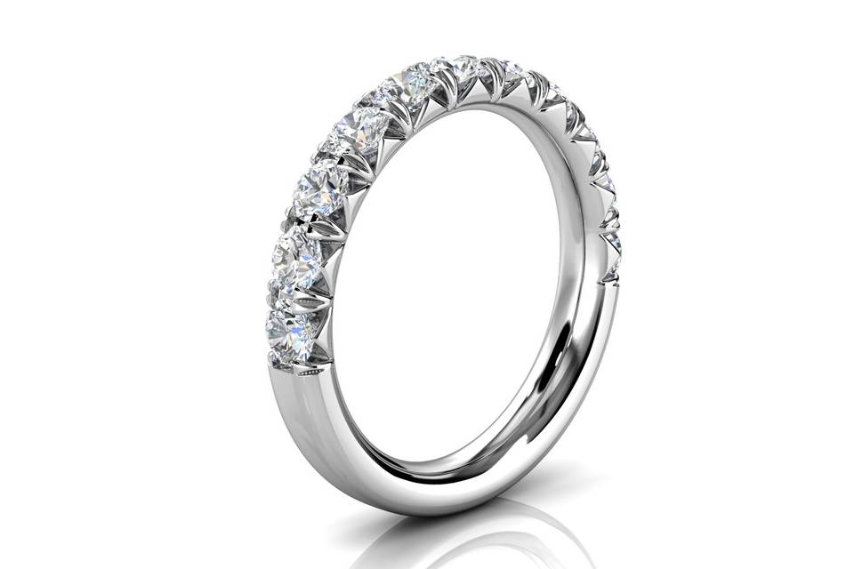 French pave diamond band