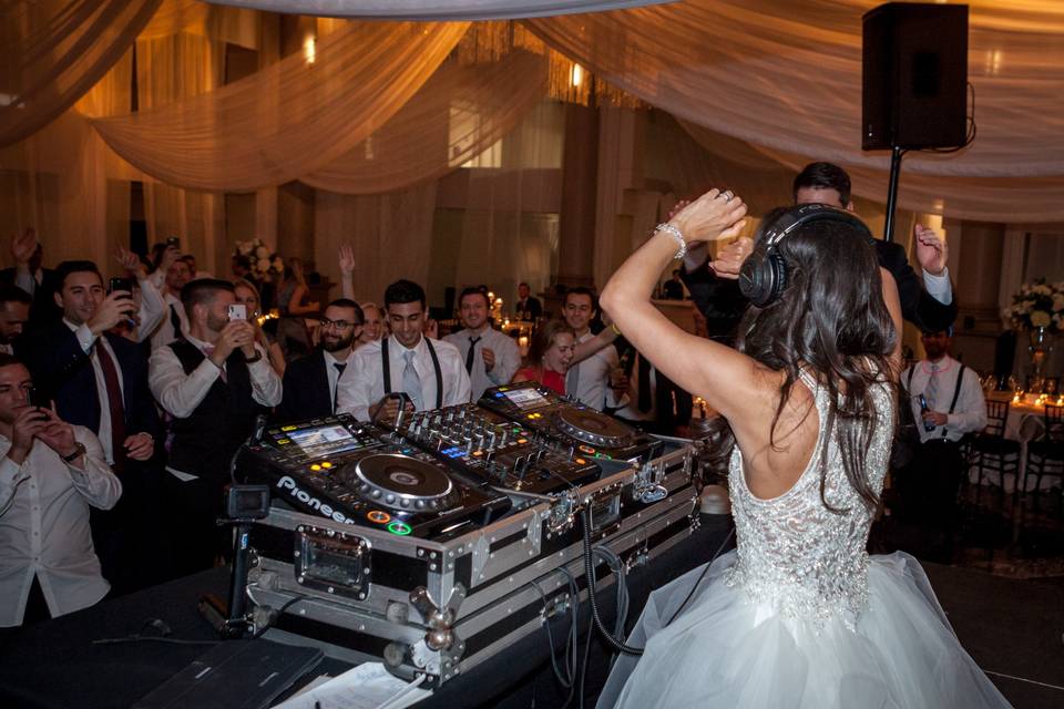 Guest set at her own wedding!