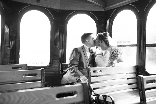 A kiss - Connor Hochbein Photography