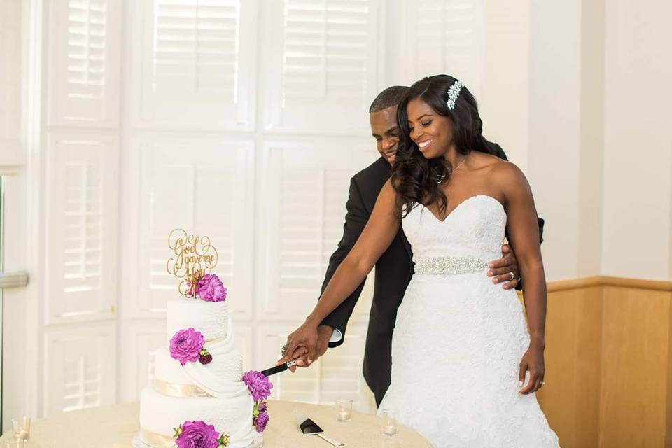 Bridge Photo Bridal Couple