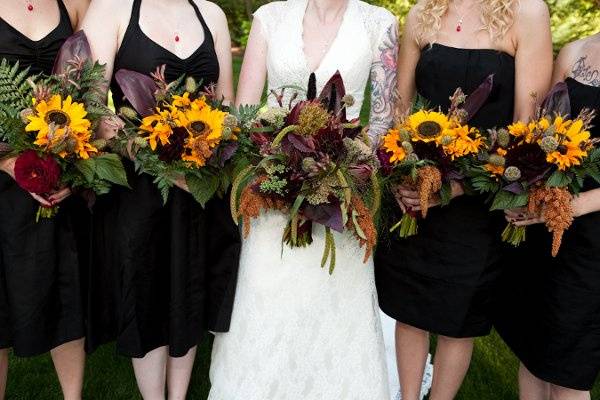 Green Earth friendly bridal party, bouquet, bridal party, sunflowers, dahlias