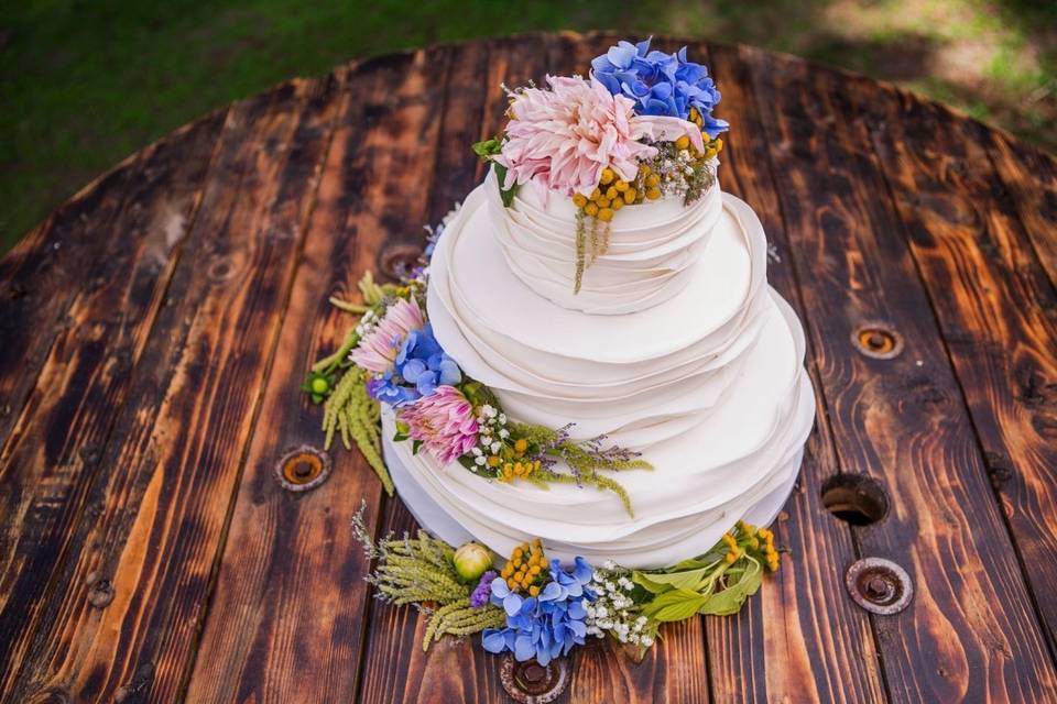 Blush blue cake flowers