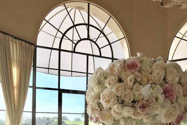 Romantic Centerpiece with blush and ivories