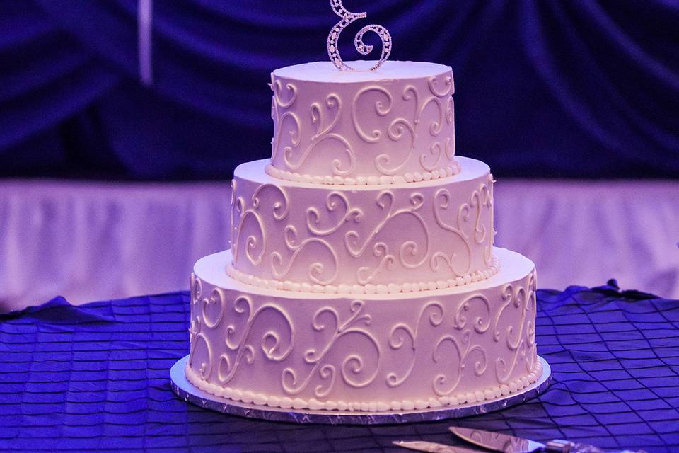 3 layered simple white wedding cake