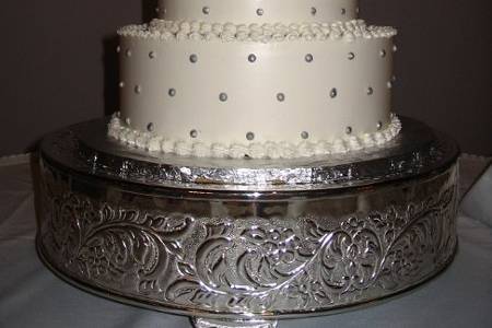 Wedding cake with pearls