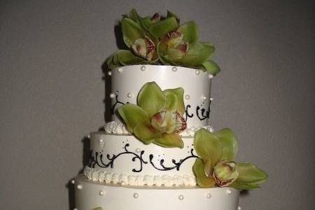 Green wedding cake with white piping