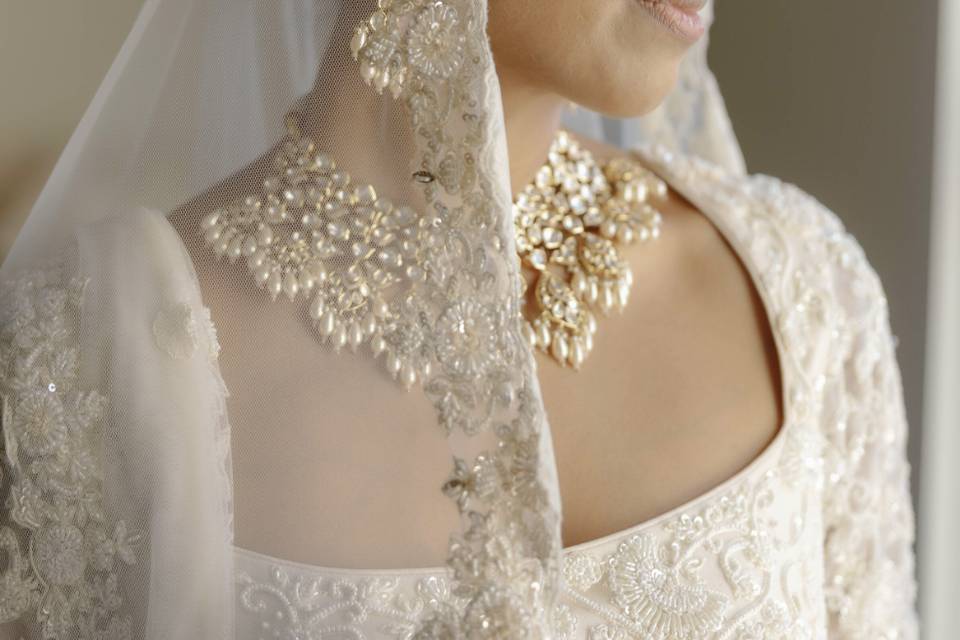 Bride preparing for aisle