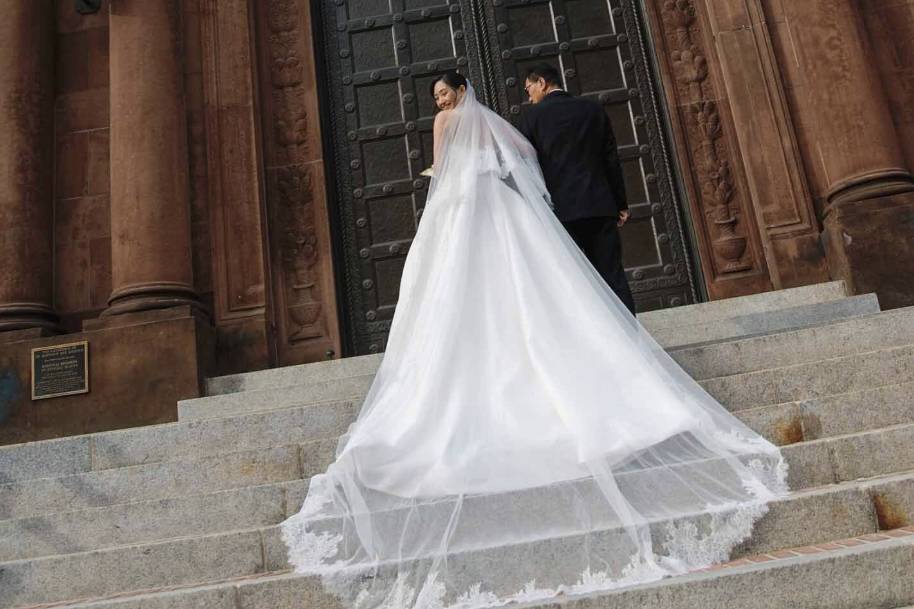 Bride about to walk the aisle