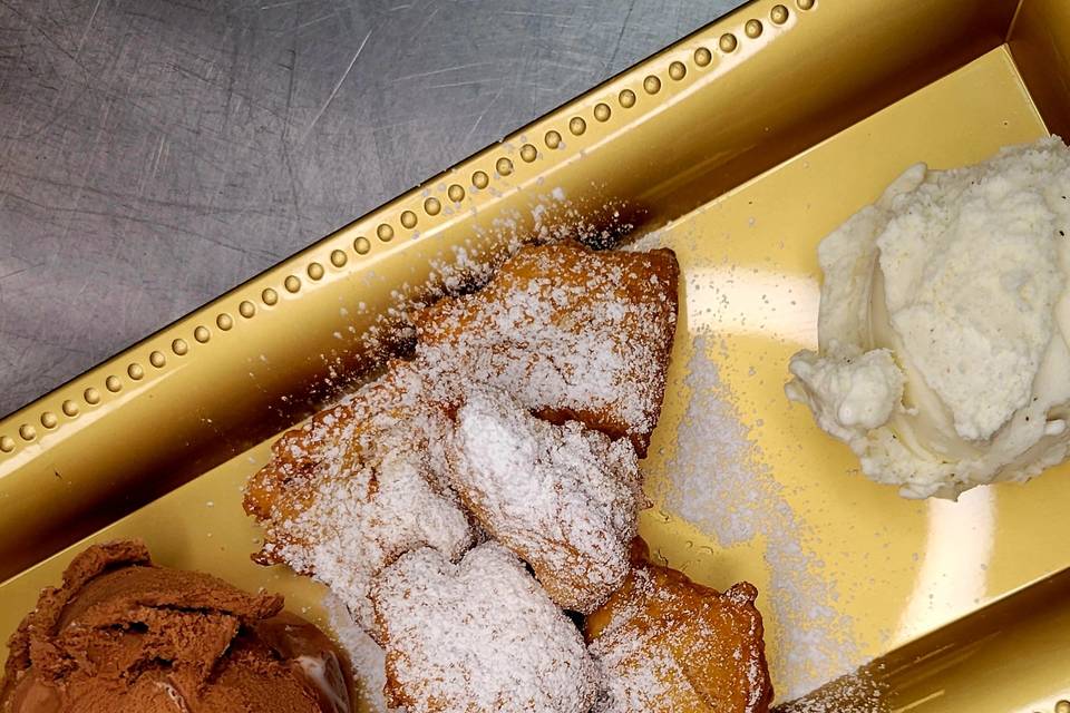 Beignet & ice cream