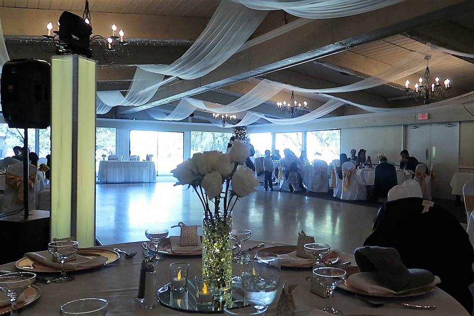 Table setting with centerpiece