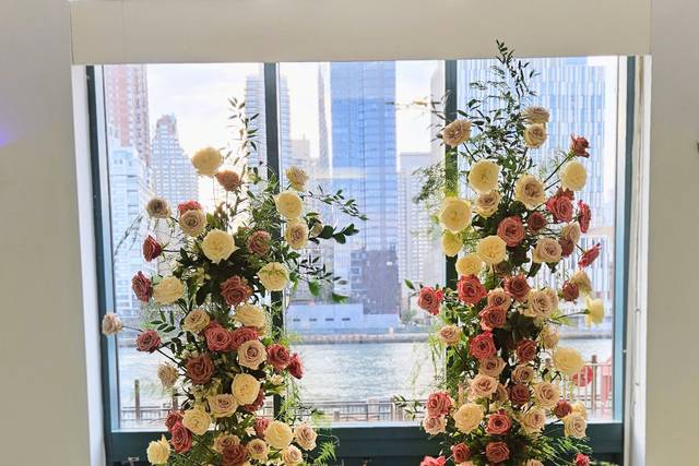 Aisle pillars