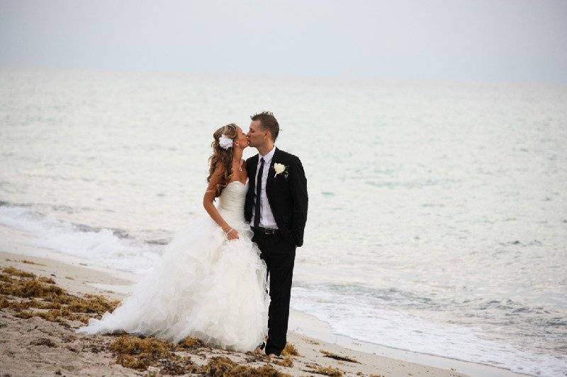 A kiss on the sand