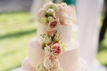 Dainty wedding cake