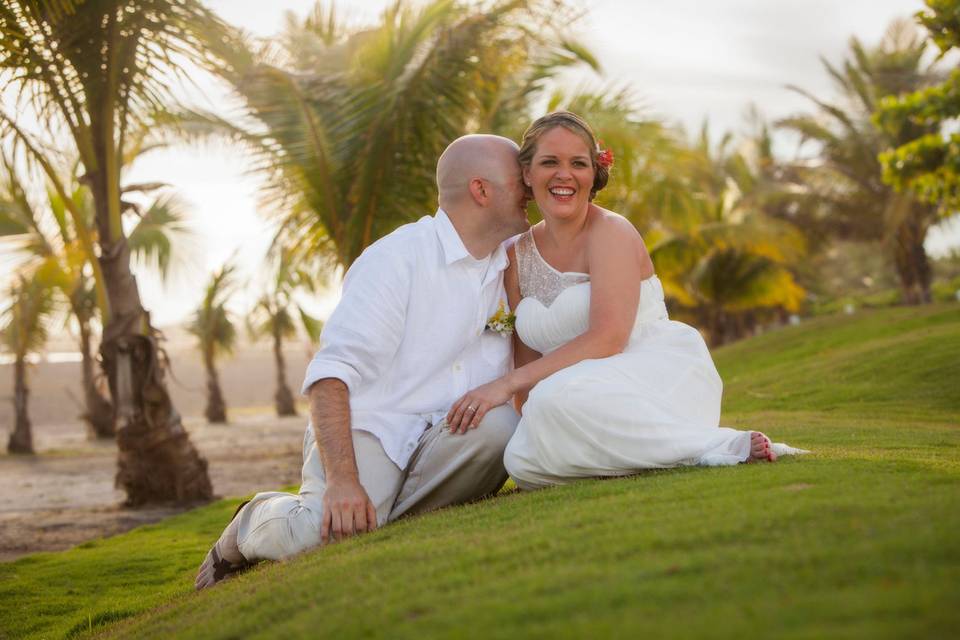 Beach wedding at DoubleTree Resort by Hilton Central Pacific, Puntarenas, Costa Rica