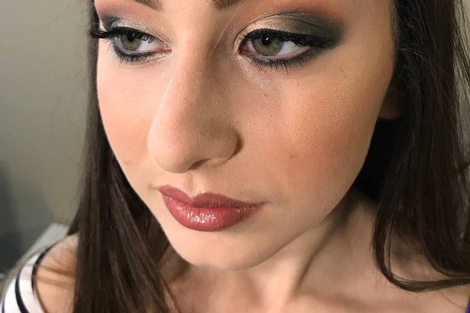 Soft smoky glam