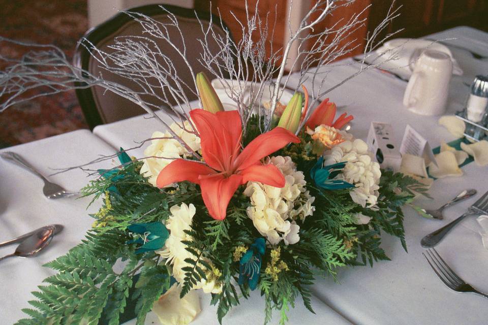 Lilies and hydrangea table setting