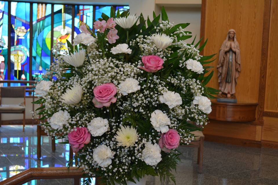 Elegant ceremony arrangement