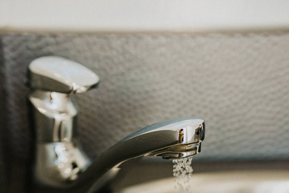 Contemporary style sink