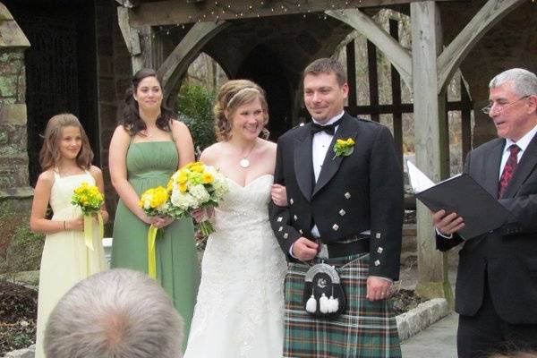 An early spring wedding to an Irishman! We took the kilt colors to blend the bouquets.
Courtyard at the Cloisters