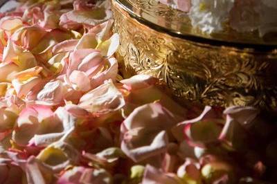 A surround of rose petals is the finishing touch!