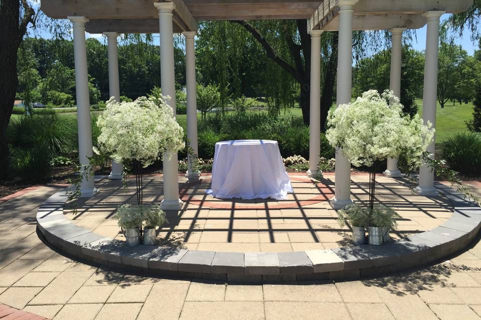 Wonderful 'arbor' that may used in many ways - for ceremony focus, entrance, to enhance the sweetheart table.