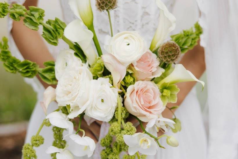 Modern bridal bouquet