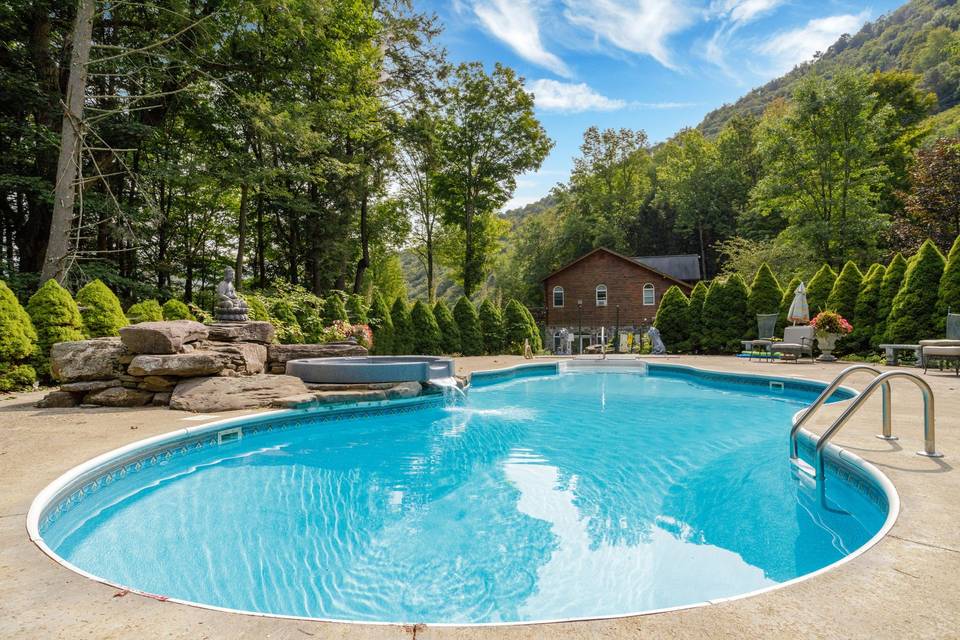 RiverView Estate pool