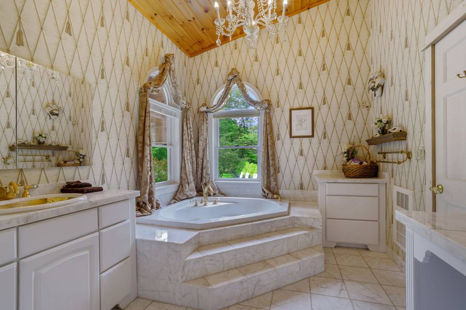 Master bedroom bridal bathroom