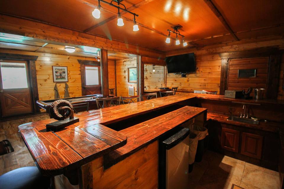 Main lodge area - sports bar