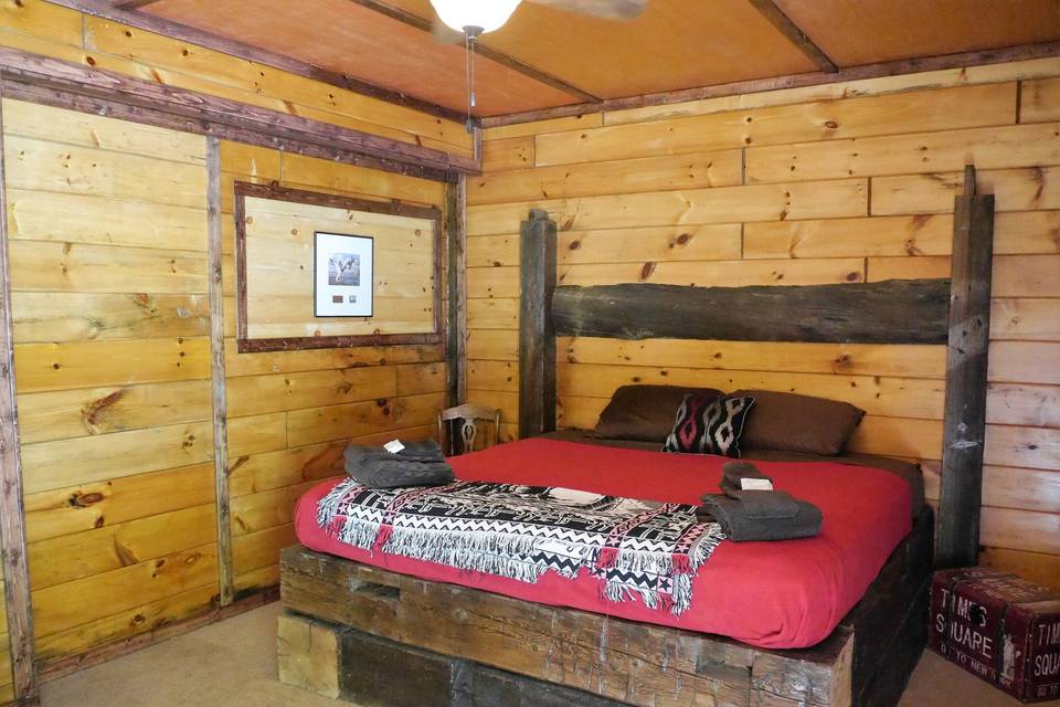 Main lodge area - king private bedroom w/ bath