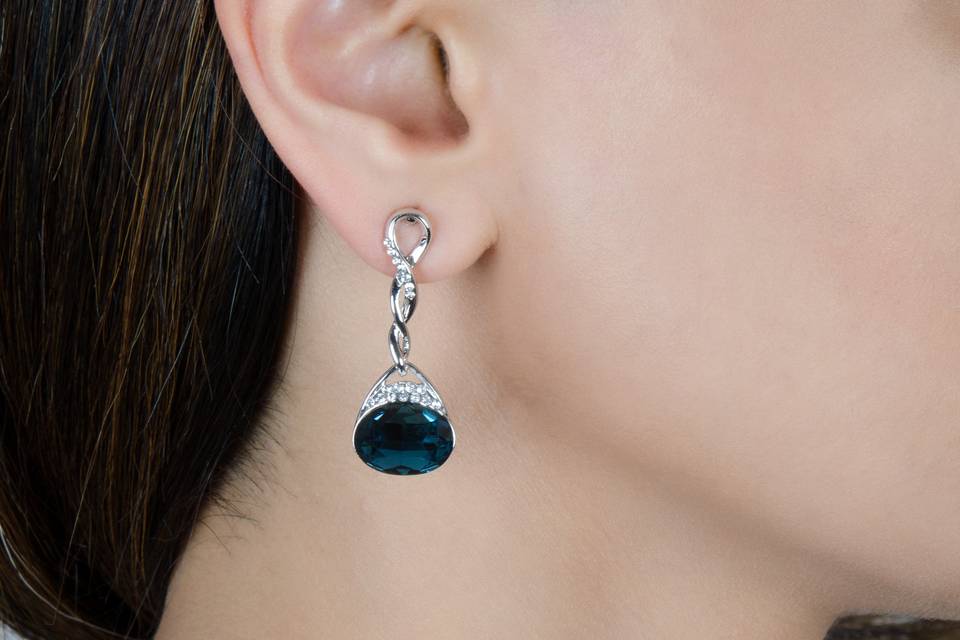 Big stone dangling earing