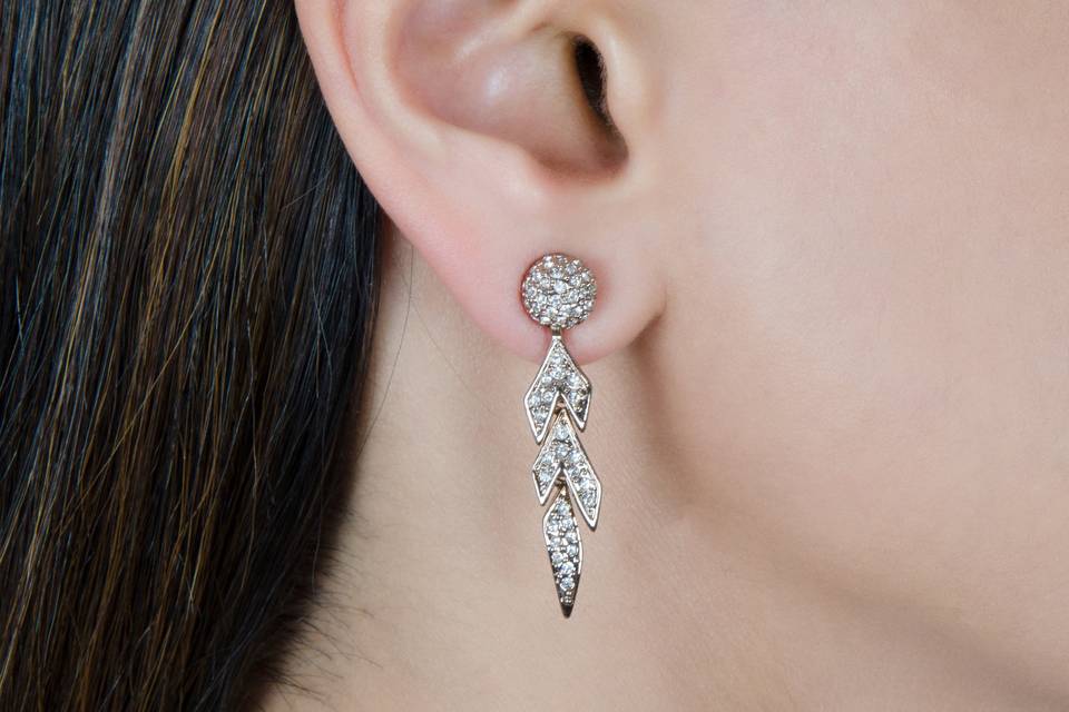 Leaf shaped dangling earing