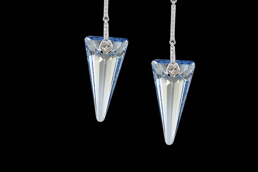 Pair of V shaped dangling earing