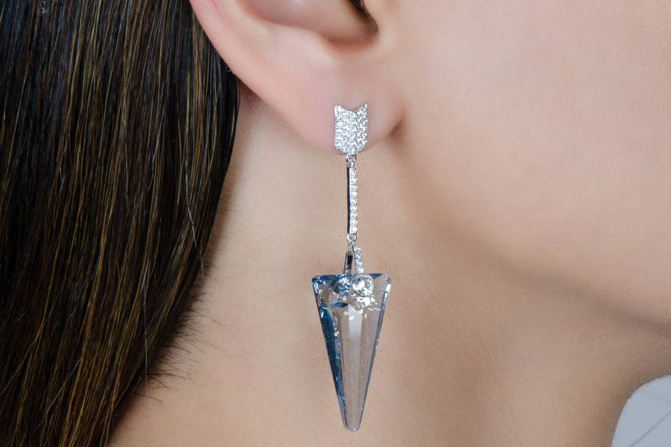 V shaped dangling earing